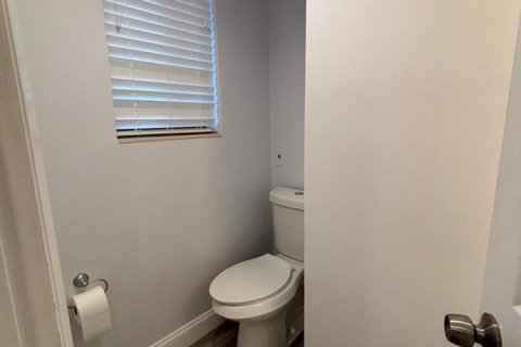 Condo in Lake Worth, Florida, 1 bedroom № 2391746 - photo 8