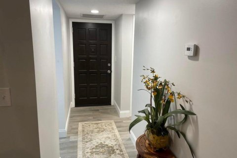Condo in Lake Worth, Florida, 1 bedroom № 2391746 - photo 2