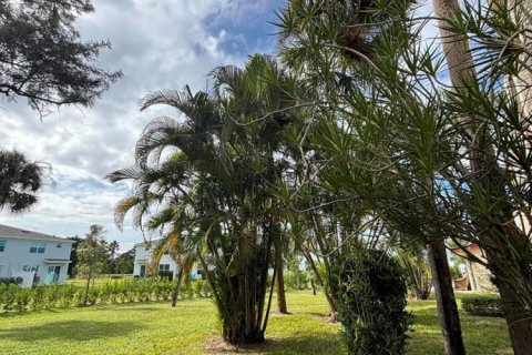 Condo in Lake Worth, Florida, 1 bedroom № 2391746 - photo 22