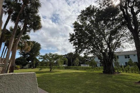 Condo in Lake Worth, Florida, 1 bedroom № 2391746 - photo 21