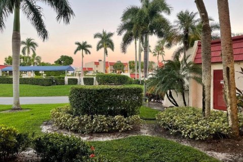 Condo in Lake Worth, Florida, 1 bedroom № 2391746 - photo 18