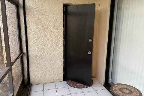 Condo in Lake Worth, Florida, 1 bedroom № 2391746 - photo 14
