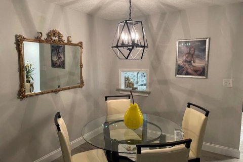 Condo in Lake Worth, Florida, 1 bedroom № 2391746 - photo 5
