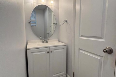 Condo in Lake Worth, Florida, 1 bedroom № 2391746 - photo 7