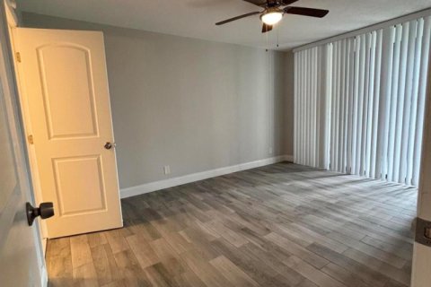 Condo in Lake Worth, Florida, 1 bedroom № 2391746 - photo 10