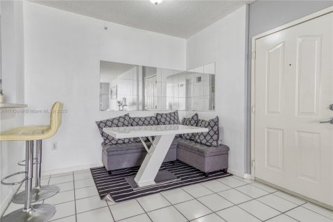 Купить кондоминиум в Майами, Флорида 2 спальни, 89.46м2, № 2034860 - фото 13