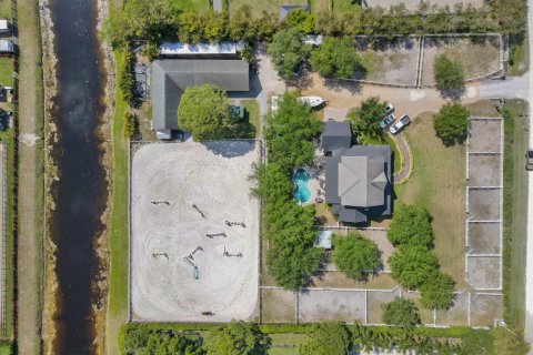 Commercial property in Wellington, Florida 321.35 sq.m. № 726632 - photo 1