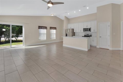 House in Deltona, Florida 3 bedrooms, 152.36 sq.m. № 1869187 - photo 4