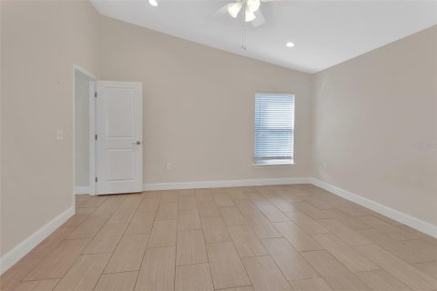 House in Deltona, Florida 3 bedrooms, 152.36 sq.m. № 1869187 - photo 13