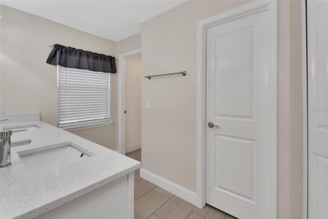 House in Deltona, Florida 3 bedrooms, 152.36 sq.m. № 1869187 - photo 14