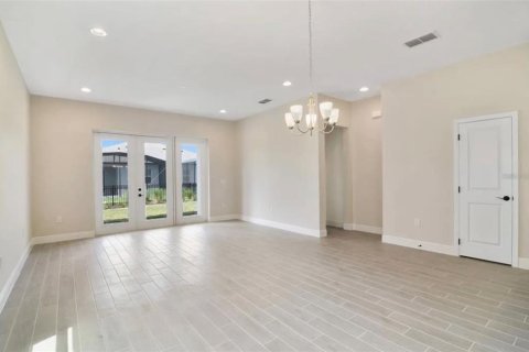 House in Kissimmee, Florida 2 bedrooms, 147.06 sq.m. № 1914159 - photo 11