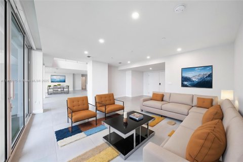 Снять в аренду квартиру в Майами, Флорида 4 спальни, 429.49м2, № 1954577 - фото 15