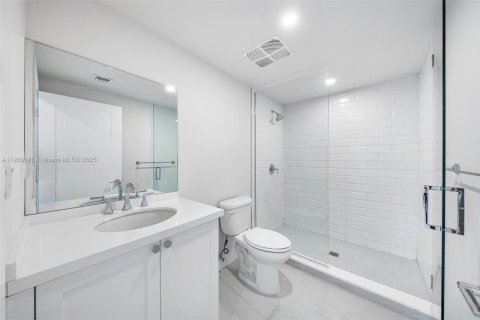 Снять в аренду квартиру в Майами, Флорида 4 спальни, 429.49м2, № 1954577 - фото 28