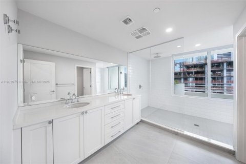 Снять в аренду квартиру в Майами, Флорида 4 спальни, 429.49м2, № 1954577 - фото 22