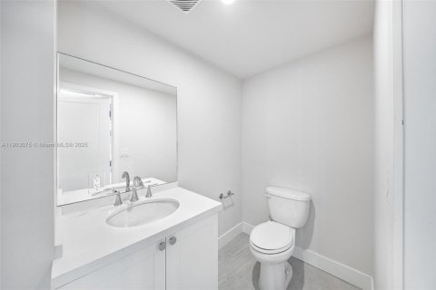 Снять в аренду квартиру в Майами, Флорида 4 спальни, 429.49м2, № 1954577 - фото 30