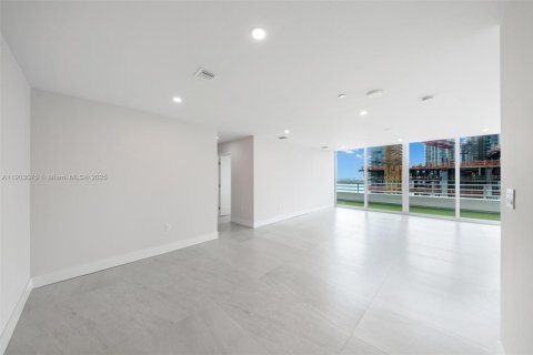 Снять в аренду квартиру в Майами, Флорида 4 спальни, 429.49м2, № 1954577 - фото 18