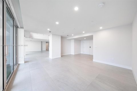 Снять в аренду квартиру в Майами, Флорида 4 спальни, 429.49м2, № 1954577 - фото 14