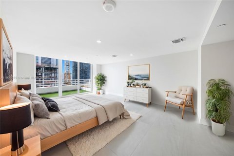 Снять в аренду квартиру в Майами, Флорида 4 спальни, 429.49м2, № 1954577 - фото 17