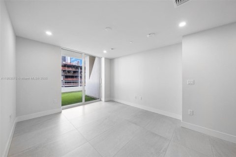 Снять в аренду квартиру в Майами, Флорида 4 спальни, 429.49м2, № 1954577 - фото 27