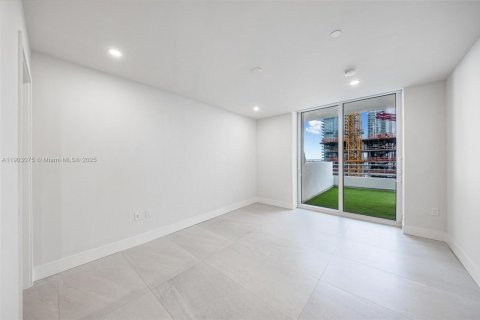 Снять в аренду квартиру в Майами, Флорида 4 спальни, 429.49м2, № 1954577 - фото 26