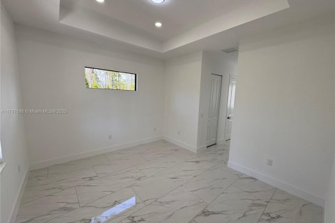 House in Lehigh Acres, Florida 3 bedrooms № 1731688 - photo 11