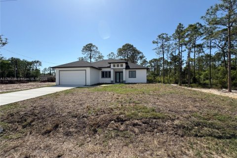 House in Lehigh Acres, Florida 3 bedrooms № 1731688 - photo 2