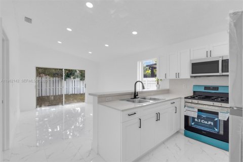 Купить виллу или дом в Майами, Флорида 3 спальни, 130.62м2, № 2026408 - фото 7