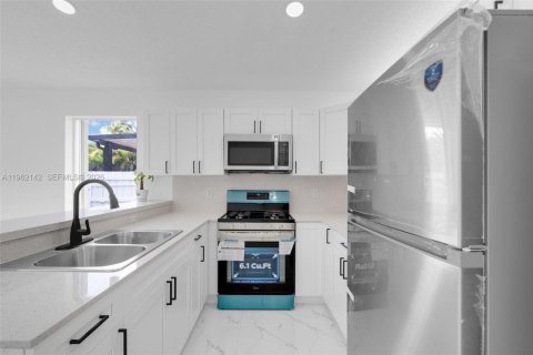 Купить виллу или дом в Майами, Флорида 3 спальни, 130.62м2, № 2026408 - фото 8