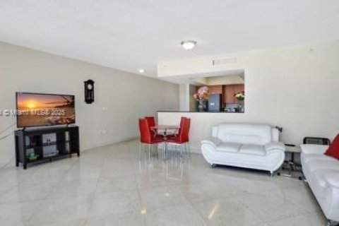 Condo in Sunny Isles Beach, Florida, 2 bedrooms  № 1729616 - photo 12