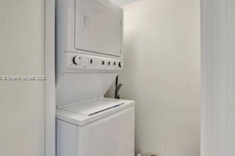 Condo in Sunny Isles Beach, Florida, 2 bedrooms  № 1729616 - photo 18