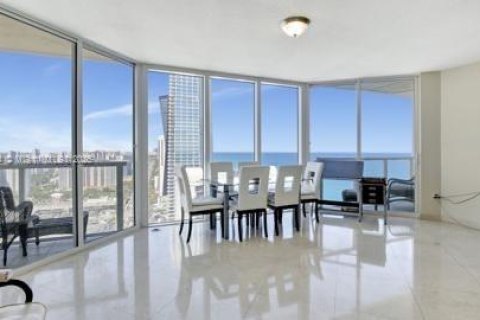Condo in Sunny Isles Beach, Florida, 2 bedrooms  № 1729616 - photo 2