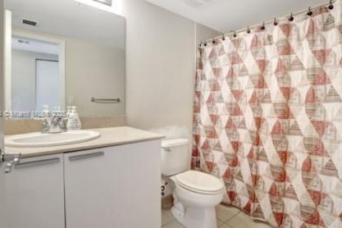 Condo in Sunny Isles Beach, Florida, 2 bedrooms  № 1729616 - photo 22