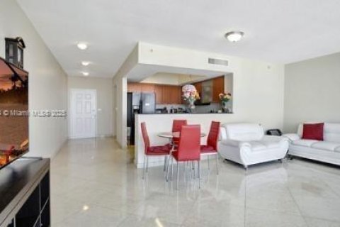 Condo in Sunny Isles Beach, Florida, 2 bedrooms  № 1729616 - photo 11