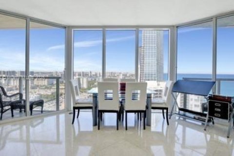 Condo in Sunny Isles Beach, Florida, 2 bedrooms  № 1729616 - photo 10