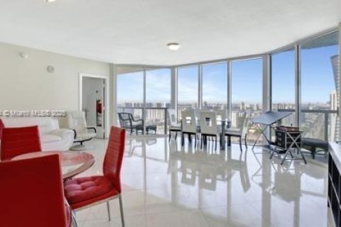 Condo in Sunny Isles Beach, Florida, 2 bedrooms  № 1729616 - photo 14