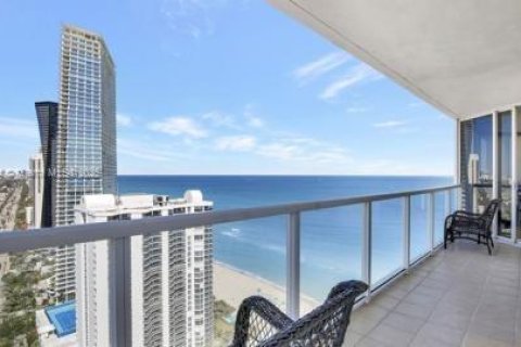 Condo in Sunny Isles Beach, Florida, 2 bedrooms  № 1729616 - photo 1