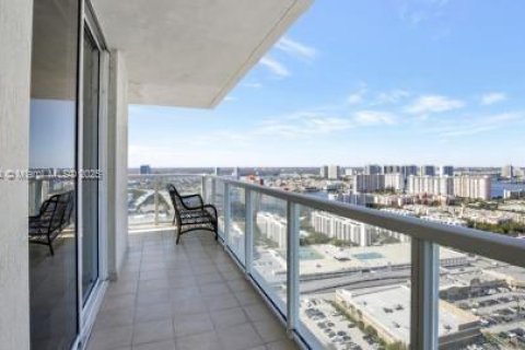 Condo in Sunny Isles Beach, Florida, 2 bedrooms  № 1729616 - photo 24