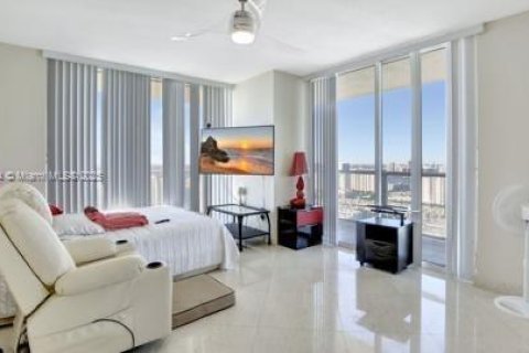 Condo in Sunny Isles Beach, Florida, 2 bedrooms  № 1729616 - photo 8