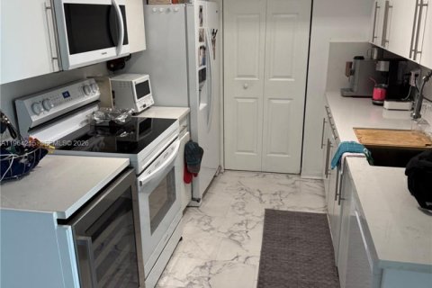 Condo in Miami Beach, Florida, 1 bedroom № 2026166 - photo 7