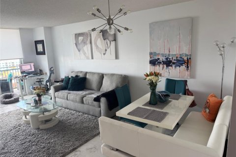 Condo in Miami Beach, Florida, 1 bedroom № 2026166 - photo 2