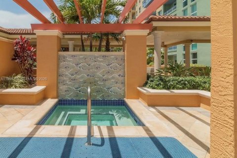 Condo in Miami Beach, Florida, 1 bedroom № 2026166 - photo 10