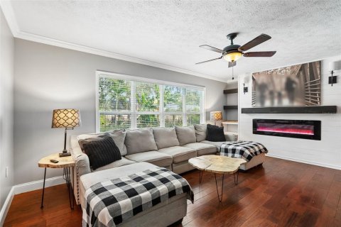 House in Brandon, Florida 4 bedrooms, 184.5 sq.m. № 2430567 - photo 6