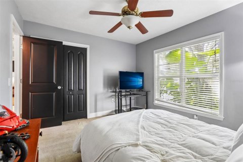 House in Brandon, Florida 4 bedrooms, 184.5 sq.m. № 2430567 - photo 21