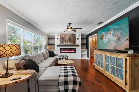 House in Brandon, Florida 4 bedrooms, 184.5 sq.m. № 2430567 - photo 5