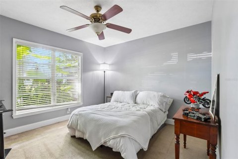 House in Brandon, Florida 4 bedrooms, 184.5 sq.m. № 2430567 - photo 20