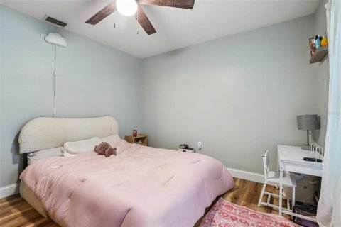 House in Brandon, Florida 4 bedrooms, 184.5 sq.m. № 2430567 - photo 18