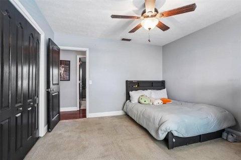 House in Brandon, Florida 4 bedrooms, 184.5 sq.m. № 2430567 - photo 22