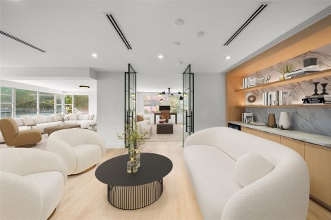 Condo in Miami Beach, Florida, 3 bedrooms  № 2035735 - photo 4