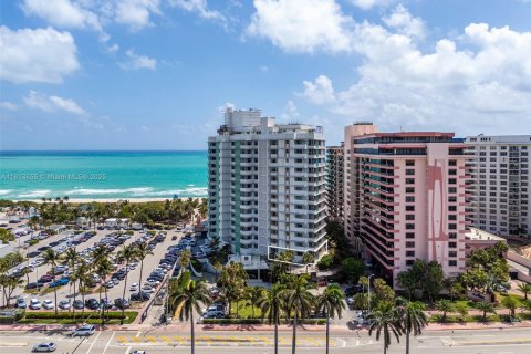 Condo in Miami Beach, Florida, 3 bedrooms  № 2035735 - photo 24
