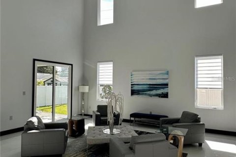 House in Saint Petersburg, Florida 4 bedrooms, 349.68 sq.m. № 1724764 - photo 28